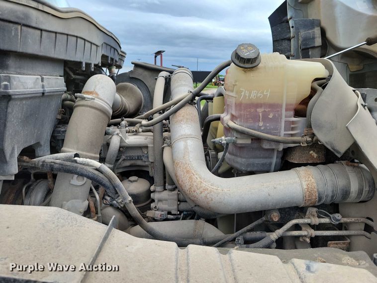 image for item DX7156 2016 International  7600 truck cab and chassis