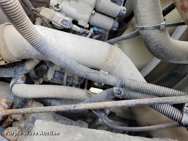 image for item DX7156 2016 International  7600 truck cab and chassis