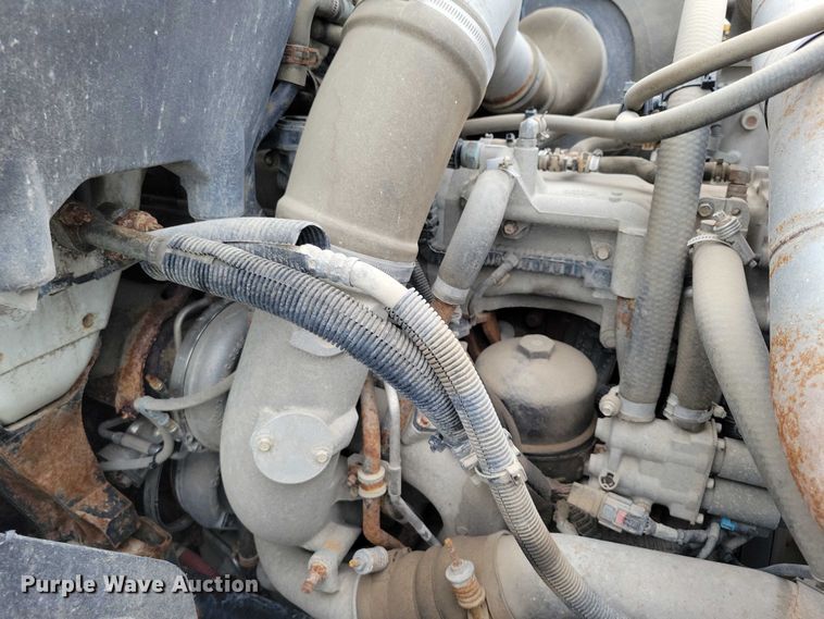 image for item DX7156 2016 International  7600 truck cab and chassis