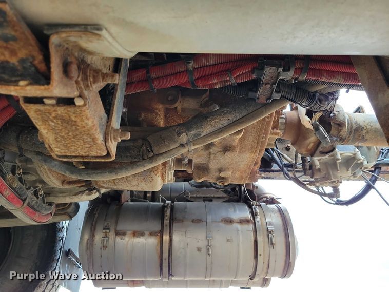 image for item DX7156 2016 International  7600 truck cab and chassis