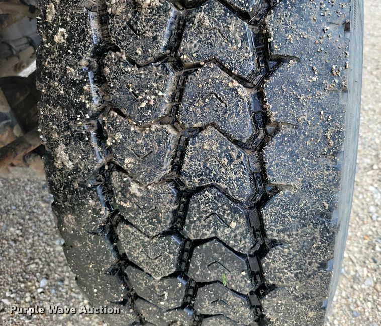 image for item DX7156 2016 International  7600 truck cab and chassis