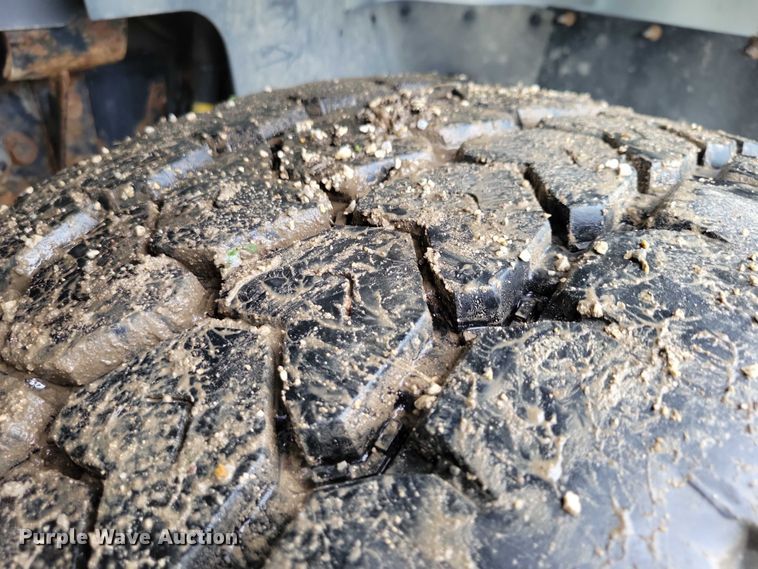 image for item DX7156 2016 International  7600 truck cab and chassis