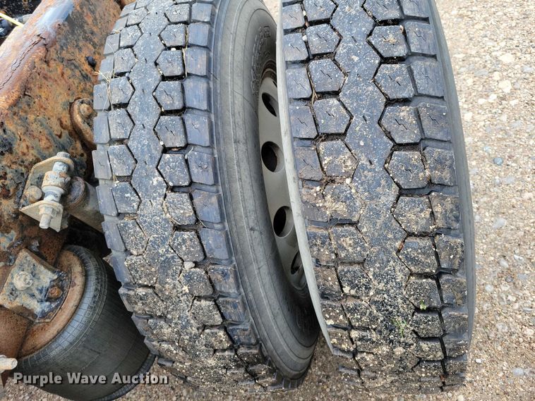 image for item DX7156 2016 International  7600 truck cab and chassis