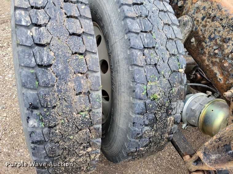 image for item DX7156 2016 International  7600 truck cab and chassis