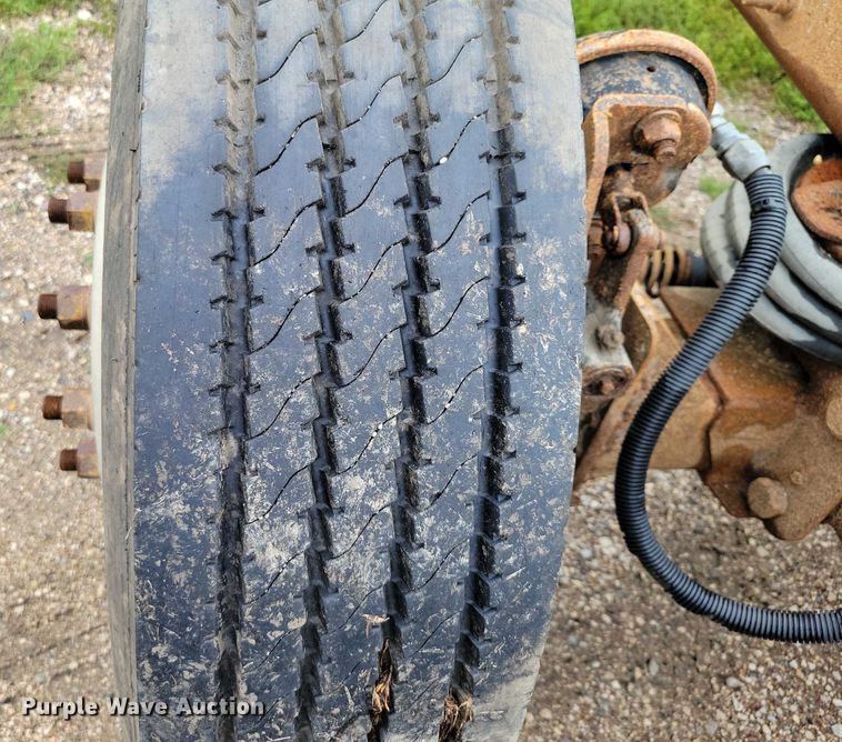 image for item DX7156 2016 International  7600 truck cab and chassis