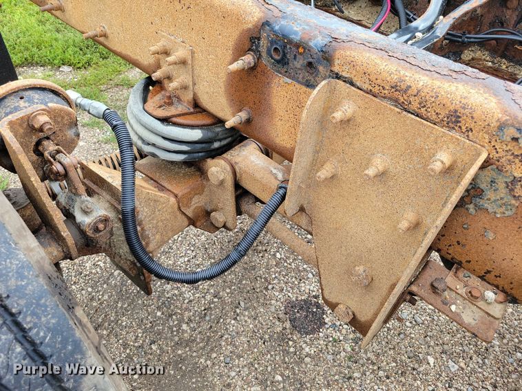 image for item DX7156 2016 International  7600 truck cab and chassis