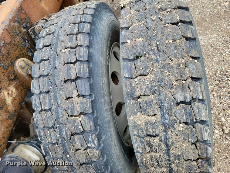 image for item DX7156 2016 International  7600 truck cab and chassis