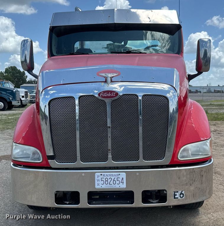 image for item DY0256 2008 Peterbilt 387 semi truck