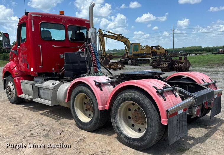 image for item DY0256 2008 Peterbilt 387 semi truck