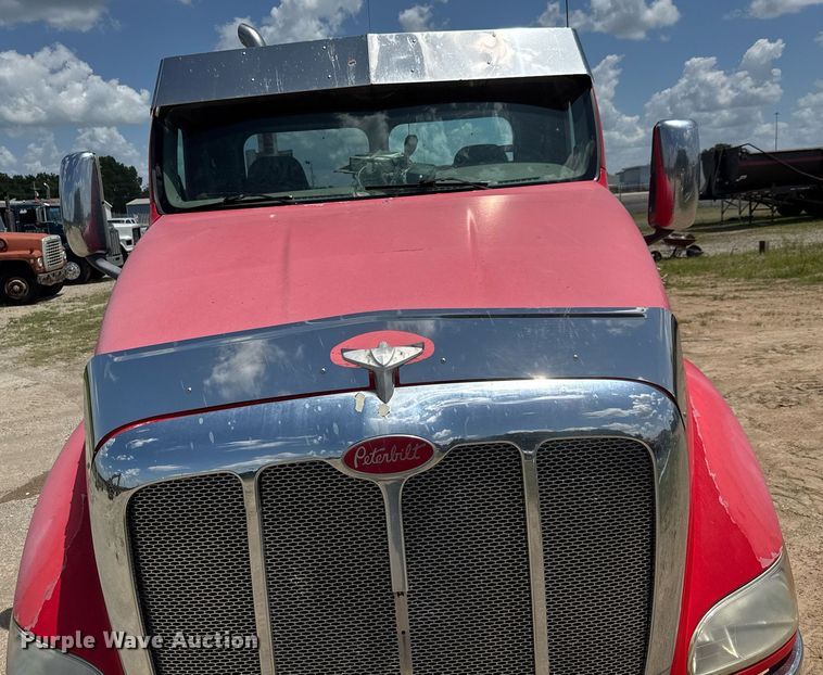 image for item DY0256 2008 Peterbilt 387 semi truck