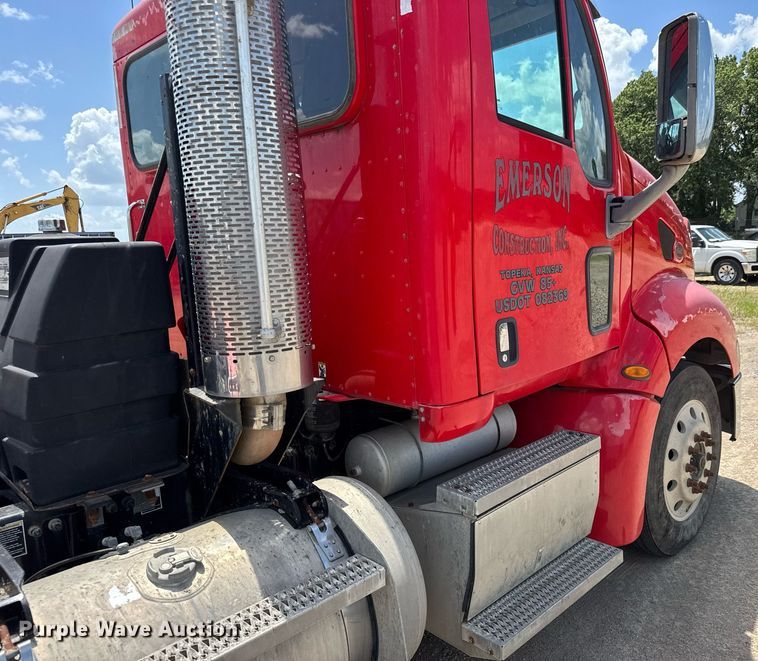 image for item DY0256 2008 Peterbilt 387 semi truck