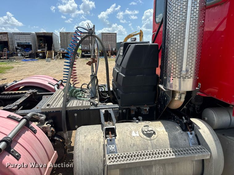 image for item DY0256 2008 Peterbilt 387 semi truck