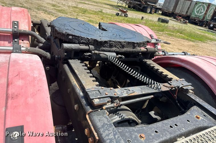 image for item DY0256 2008 Peterbilt 387 semi truck