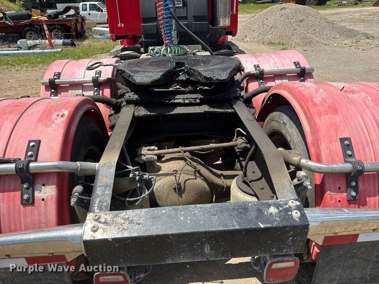 image for item DY0256 2008 Peterbilt 387 semi truck