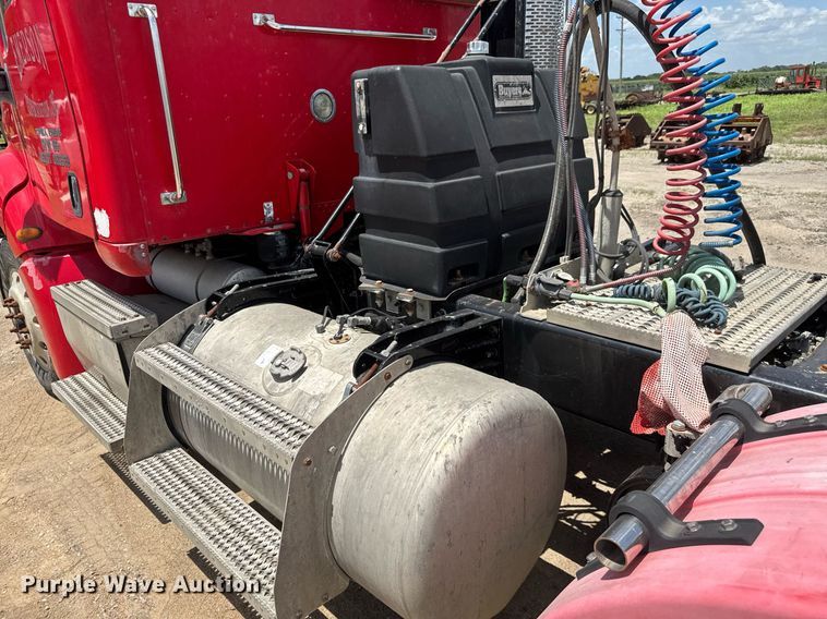 image for item DY0256 2008 Peterbilt 387 semi truck