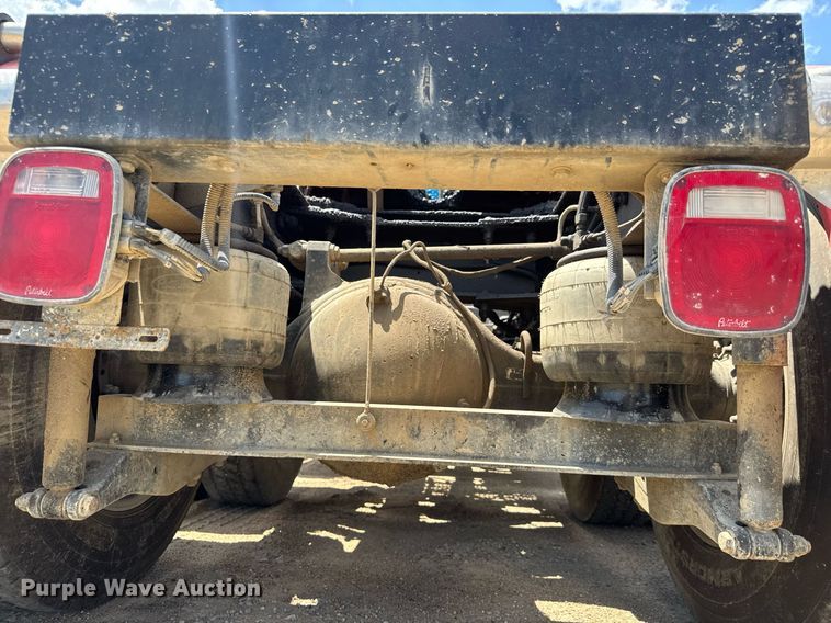 image for item DY0256 2008 Peterbilt 387 semi truck