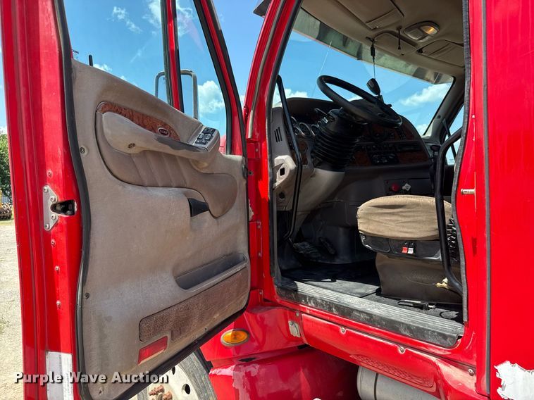 image for item DY0256 2008 Peterbilt 387 semi truck