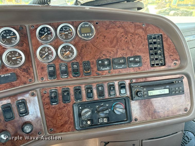 image for item DY0256 2008 Peterbilt 387 semi truck