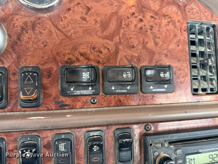 image for item DY0256 2008 Peterbilt 387 semi truck