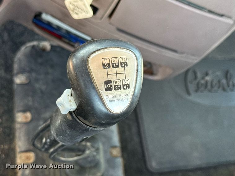 image for item DY0256 2008 Peterbilt 387 semi truck