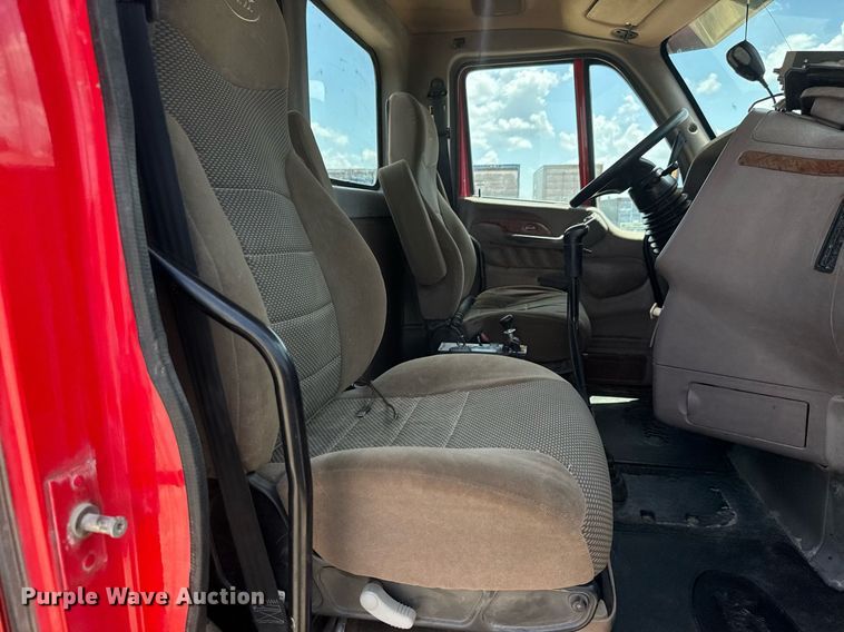 image for item DY0256 2008 Peterbilt 387 semi truck