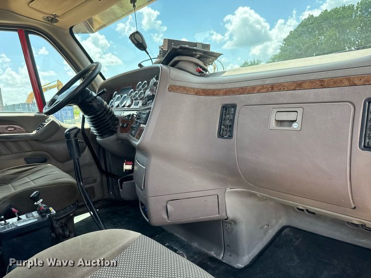 image for item DY0256 2008 Peterbilt 387 semi truck