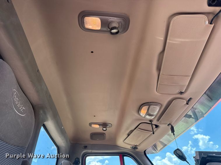 image for item DY0256 2008 Peterbilt 387 semi truck