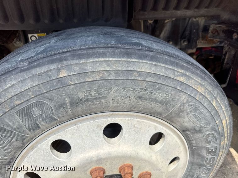 image for item DY0256 2008 Peterbilt 387 semi truck