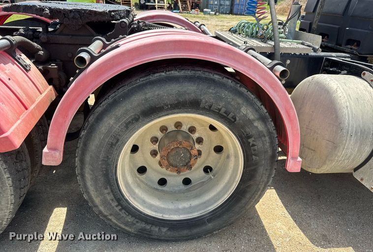 image for item DY0256 2008 Peterbilt 387 semi truck