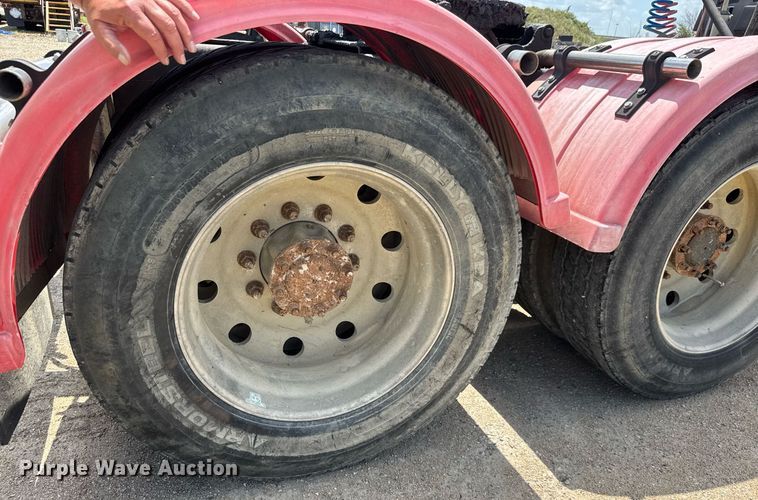 image for item DY0256 2008 Peterbilt 387 semi truck