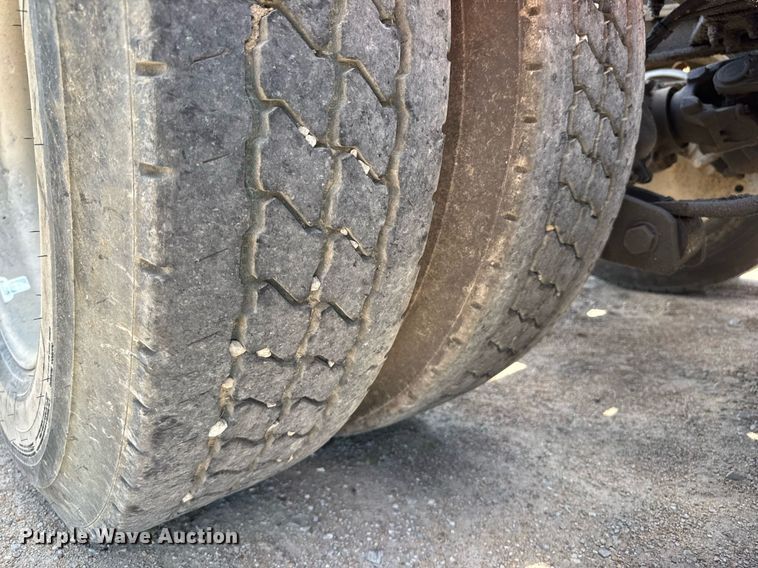 image for item DY0256 2008 Peterbilt 387 semi truck