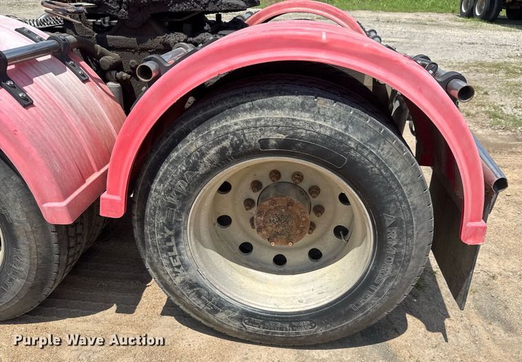 image for item DY0256 2008 Peterbilt 387 semi truck