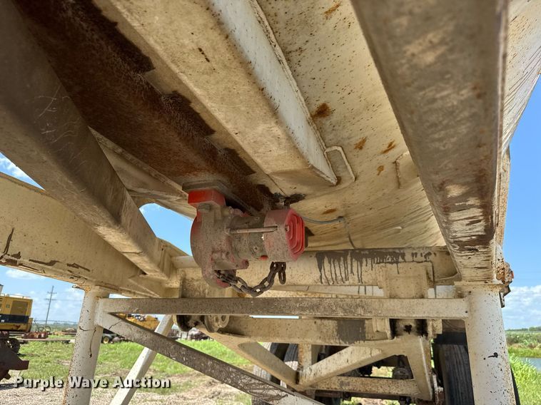 image for item DY0292 1998 Ranch end dump trailer