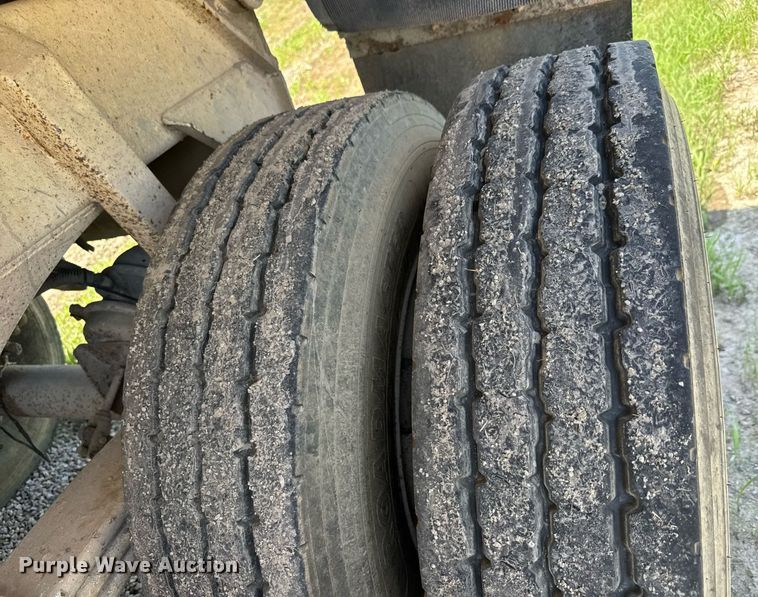 image for item DY0292 1998 Ranch end dump trailer