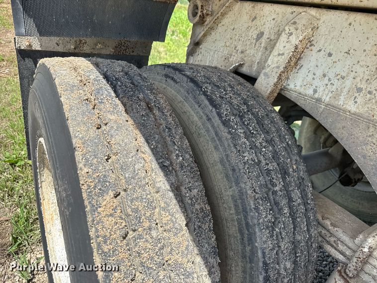 image for item DY0292 1998 Ranch end dump trailer