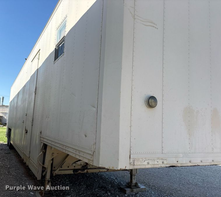 image for item DY0733 1985 Kentucky dry van office trailer
