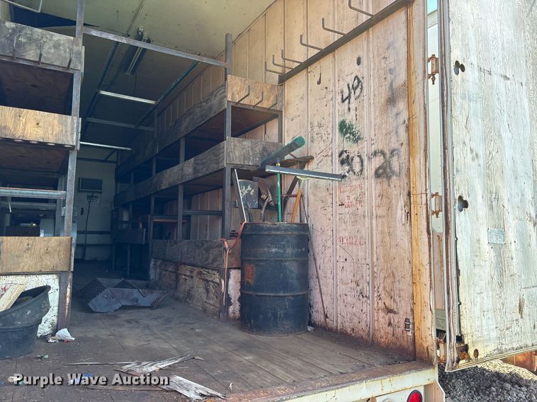 image for item DY0733 1985 Kentucky dry van office trailer