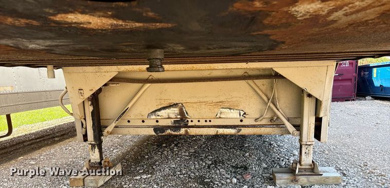 image for item DY0733 1985 Kentucky dry van office trailer