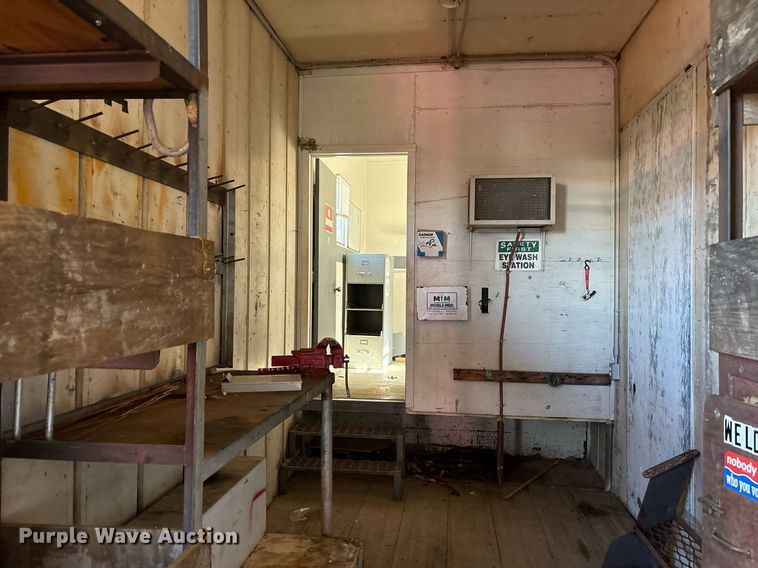 image for item DY0733 1985 Kentucky dry van office trailer