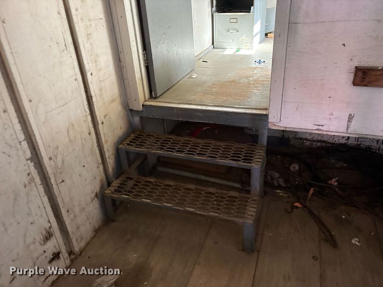 image for item DY0733 1985 Kentucky dry van office trailer