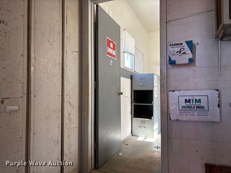 image for item DY0733 1985 Kentucky dry van office trailer