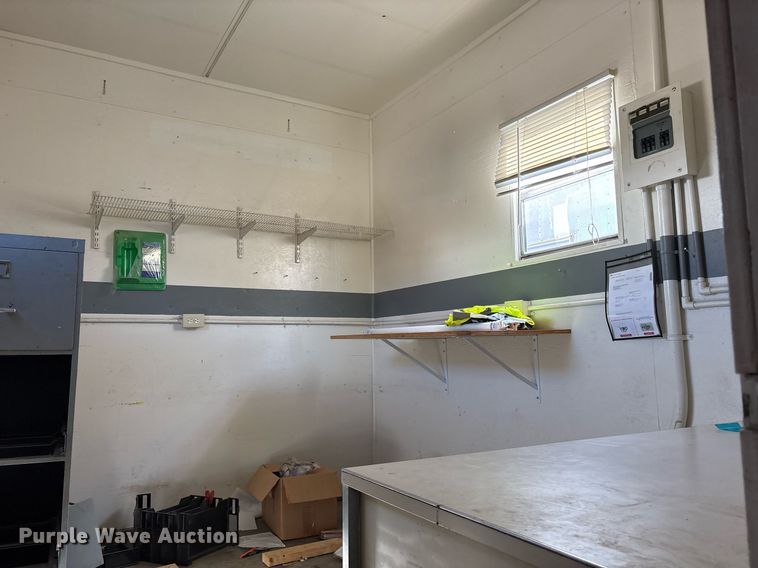 image for item DY0733 1985 Kentucky dry van office trailer