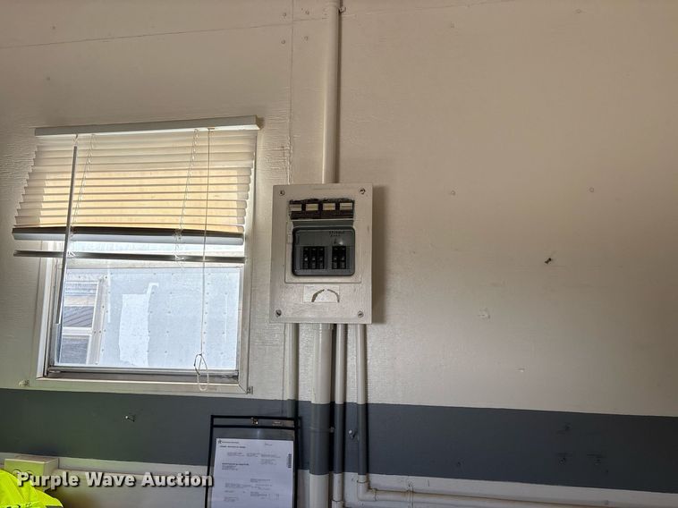 image for item DY0733 1985 Kentucky dry van office trailer