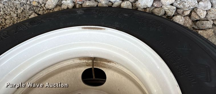 image for item DY0733 1985 Kentucky dry van office trailer