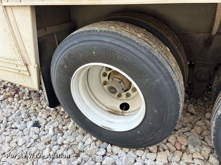 image for item DY0733 1985 Kentucky dry van office trailer