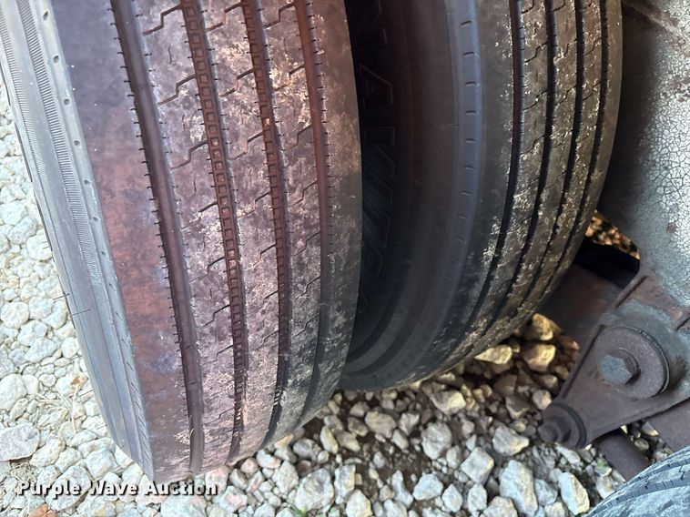 image for item DY0733 1985 Kentucky dry van office trailer