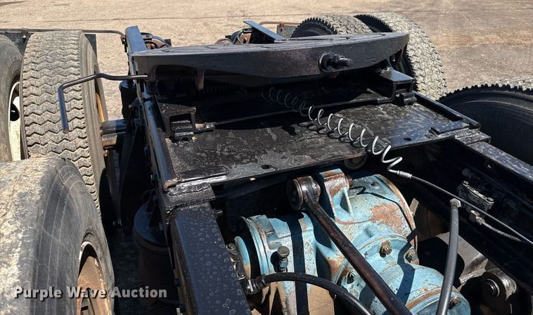 image for item DZ8661 1985 Mack RWS788LST semi truck