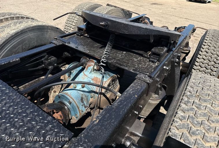 image for item DZ8661 1985 Mack RWS788LST semi truck