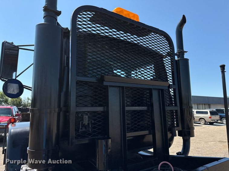 image for item DZ8661 1985 Mack RWS788LST semi truck