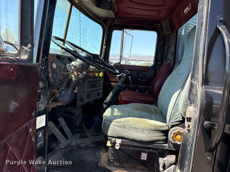 image for item DZ8661 1985 Mack RWS788LST semi truck